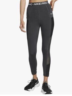 Nike Pro Dri-FIT High Rise 7/8 Leggings in Black | Women's Small (Est.)